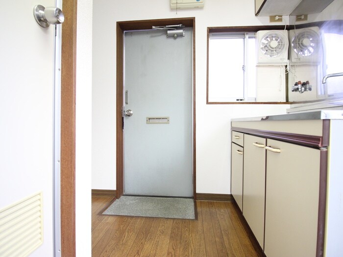 物件内観写真17　(玄関)