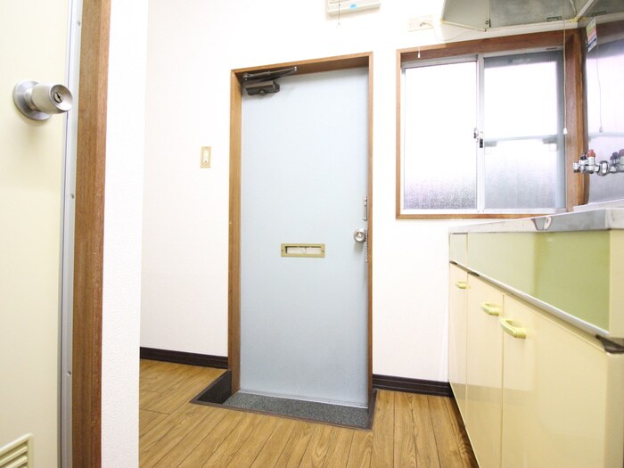 物件内観写真19　(玄関)