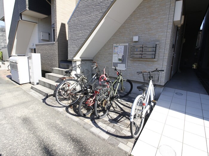 物件外観写真3　(駐輪場)
