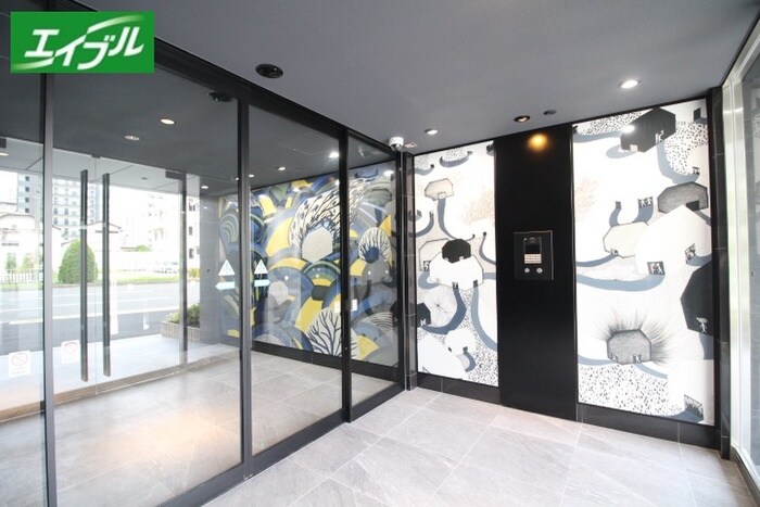 物件外観写真3　(エントランス部分)