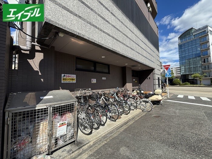 物件外観写真2　(駐輪場)