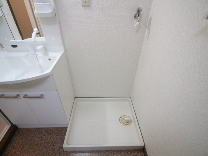 物件内観写真11　(洗濯機置場)