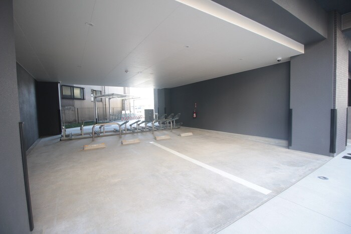 物件外観写真5　(駐車場)