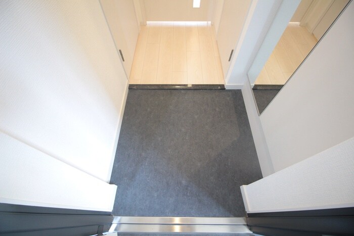 物件内観写真13　(玄関)