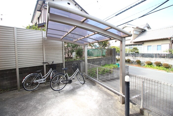 物件外観写真3　(駐輪場)