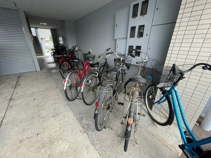 物件外観写真2　(駐輪場)