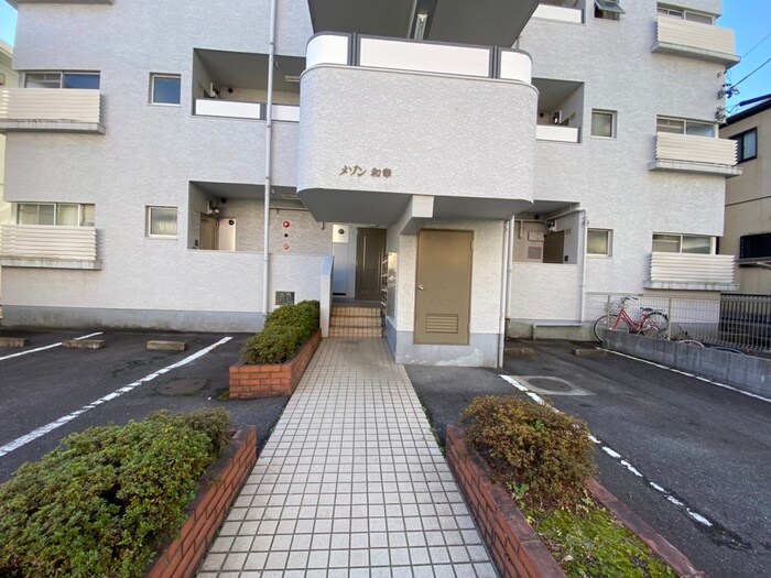物件外観写真6　(エントランス部分)