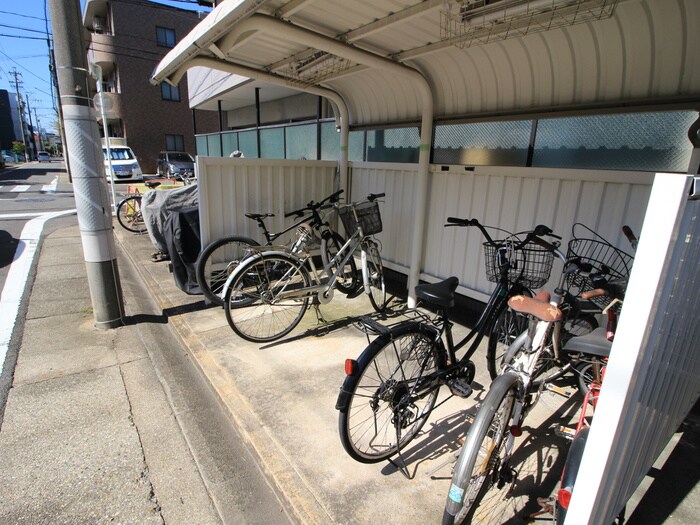 物件外観写真3　(駐輪場)