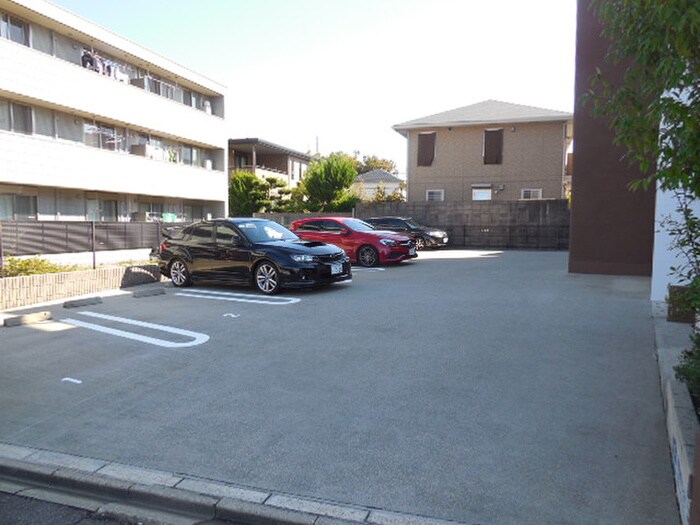 物件外観写真4　(エントランス部分)