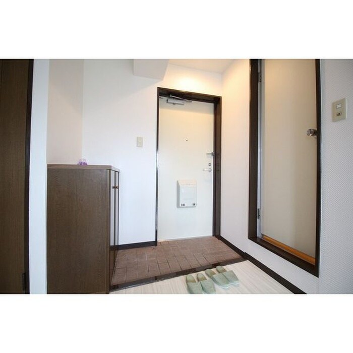 物件内観写真8　(玄関)