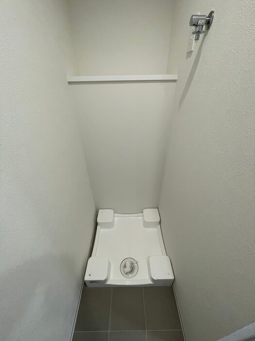 物件内観写真10　(洗濯機置場)