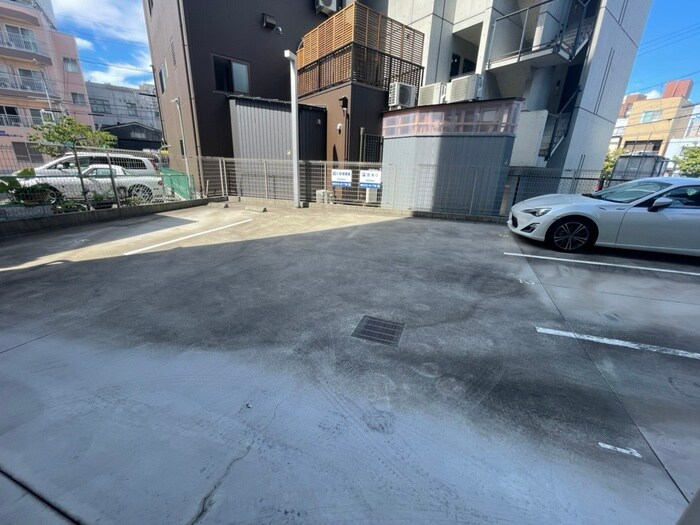 物件外観写真2　(駐車場)