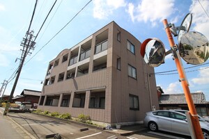 アヴニ－ル外観写真