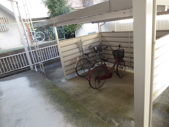 物件外観写真4　(駐輪場)