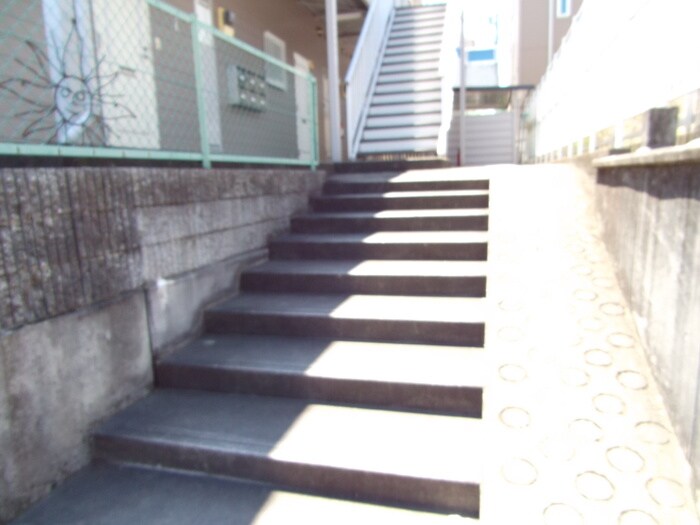 物件外観写真5　(エントランス部分)