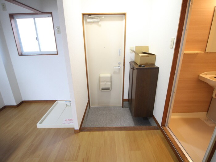 物件内観写真18　(玄関)