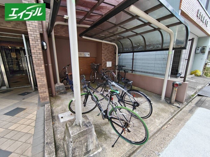 物件外観写真3　(駐輪場)