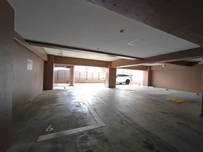 物件外観写真5　(駐車場)