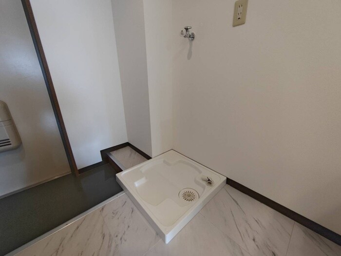 物件内観写真15　(洗濯機置場)