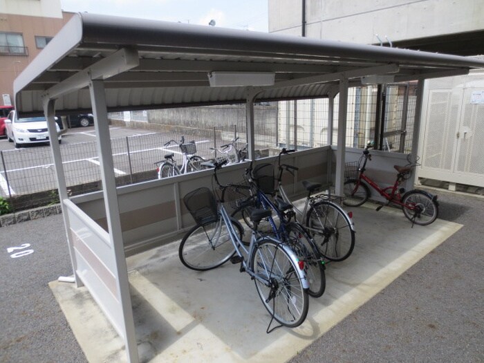 物件外観写真4　(駐輪場)