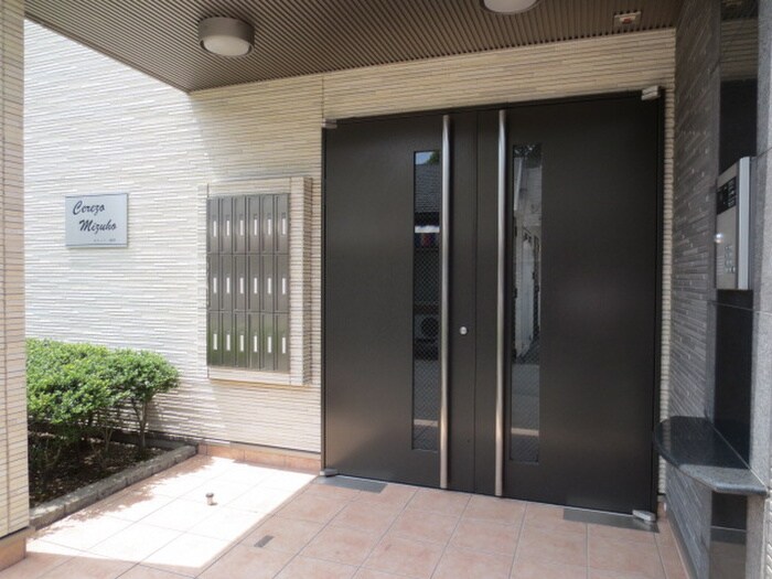 物件外観写真5　(エントランス部分)