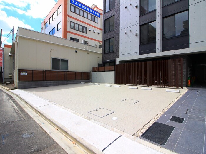 物件外観写真2　(駐車場)