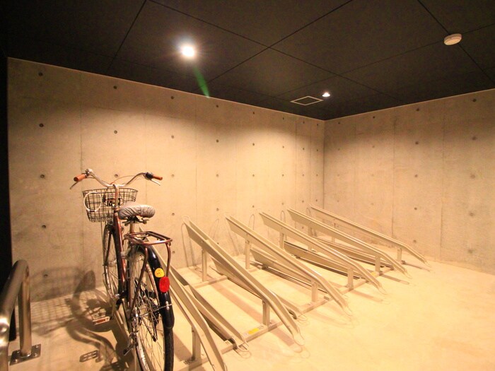 物件外観写真6　(駐輪場)