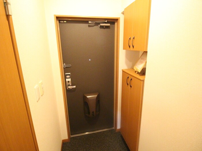 物件内観写真7　(玄関)