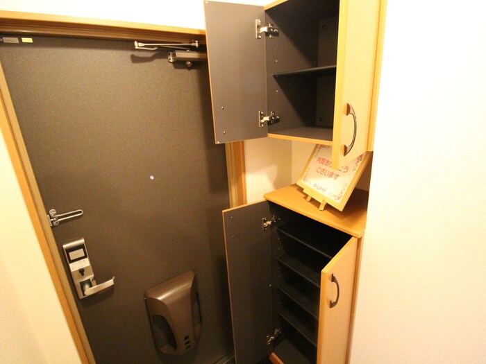 物件内観写真8　(靴箱)