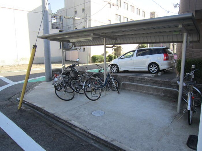 物件外観写真4　(駐輪場)