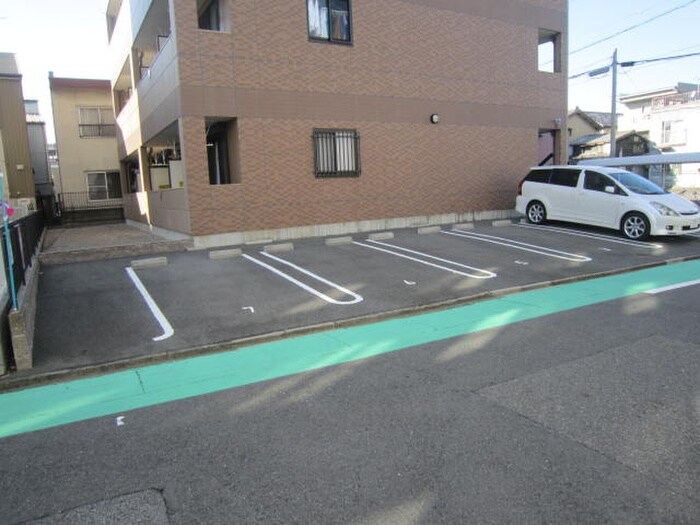 物件外観写真5　(駐車場)