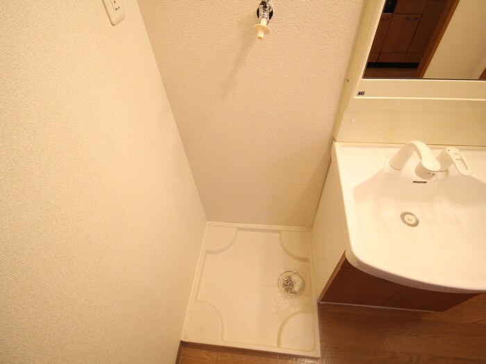 物件内観写真15　(洗濯機置場)