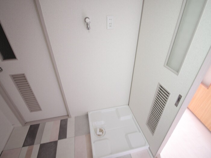 物件内観写真14　(洗濯機置場)