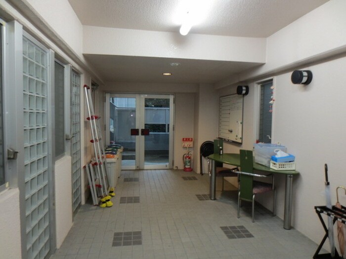 物件外観写真4　(エントランス部分)