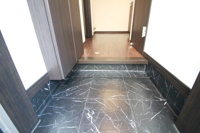 物件内観写真17　(玄関)