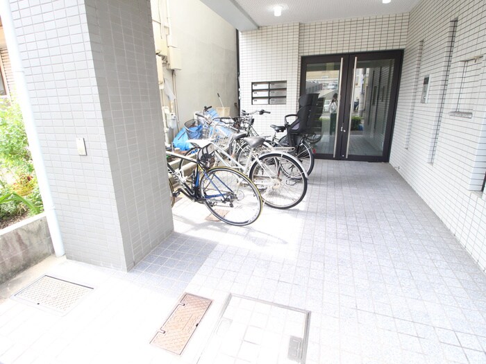 物件外観写真3　(駐輪場)