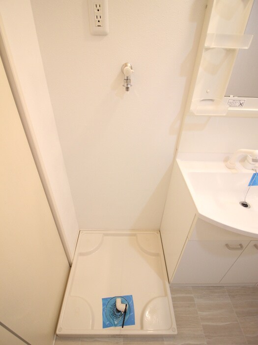 物件内観写真11　(洗濯機置場)