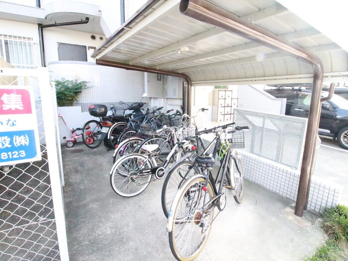 物件外観写真3　(駐輪場)