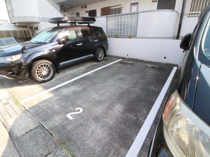 物件外観写真4　(駐車場)