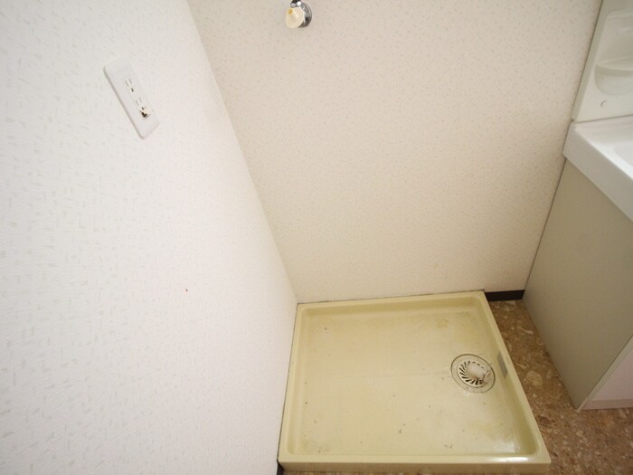 物件内観写真15　(洗濯機置場)