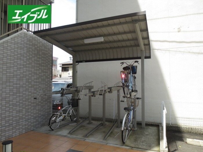 物件外観写真3　(駐輪場)