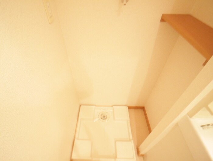 物件内観写真12　(洗濯機置場)