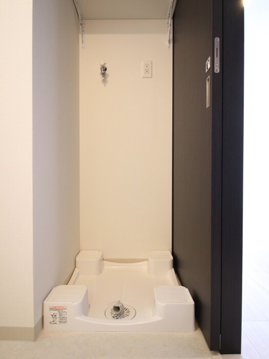 物件内観写真10　(洗濯機置場)