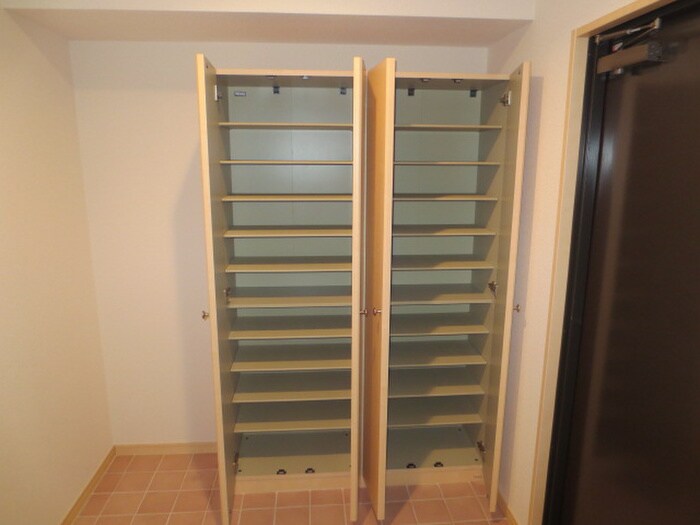 物件内観写真8　(靴箱)