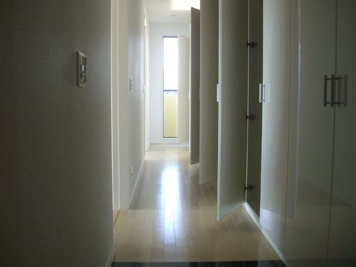 物件内観写真8　(廊下)