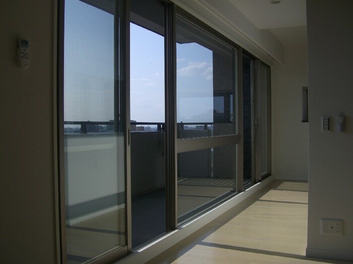 物件内観写真12　(室内からの展望)