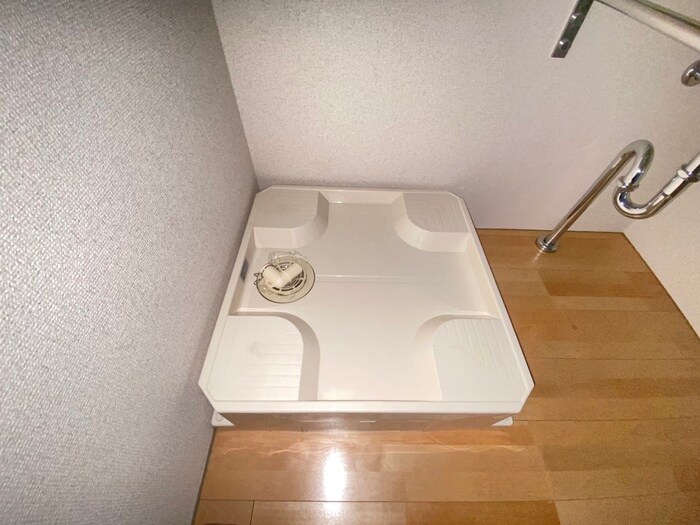 物件内観写真13　(洗濯機置場)