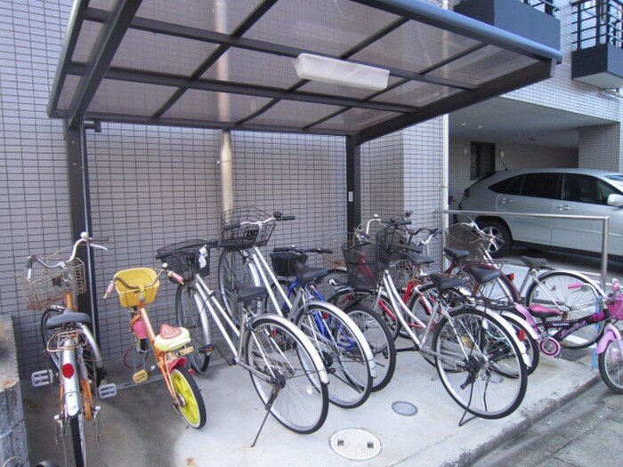 物件外観写真2　(駐車場)