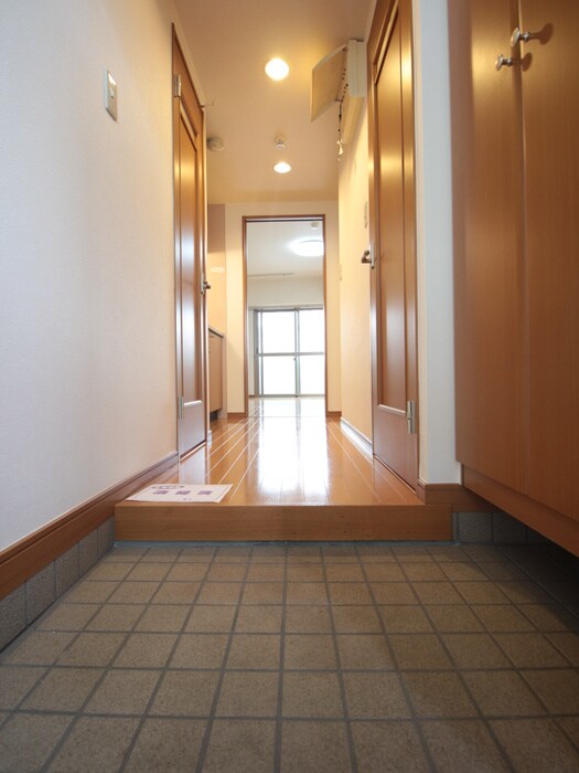 物件内観写真7　(玄関)