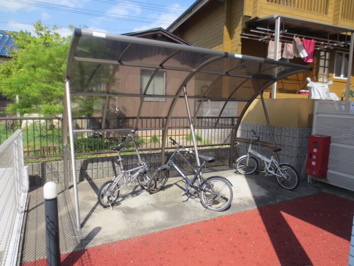 物件外観写真3　(駐輪場)